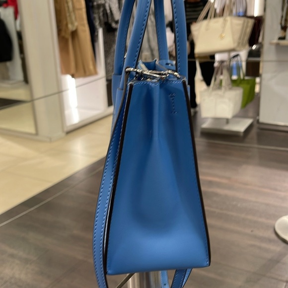 Michael Kors Mercer Medium Perforated Crossbody Satchel Bag
South Pacific 
NWT - Picture 15 of 16